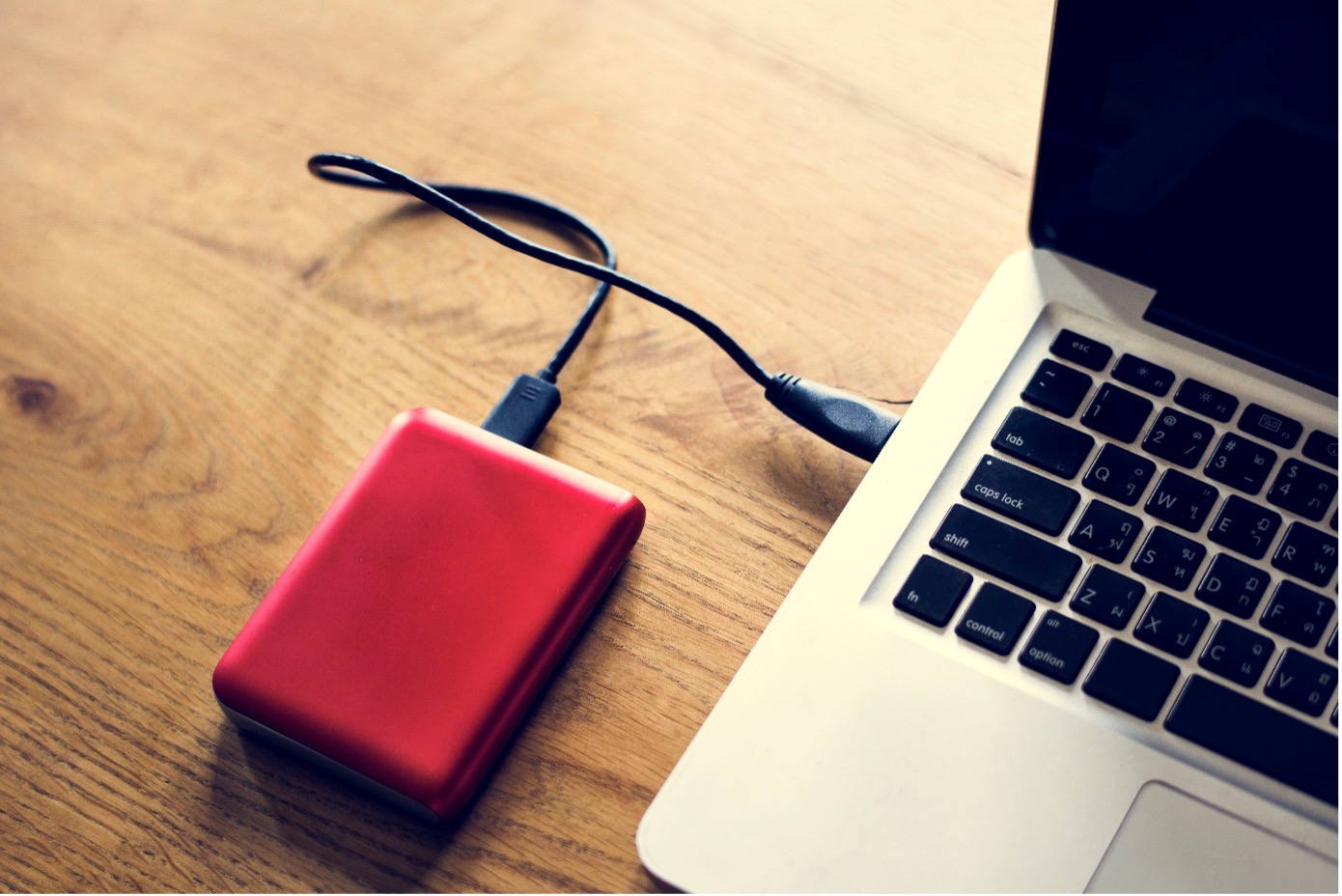 Externe HDD Festplatte Externe HDD Festplatte am Laptop